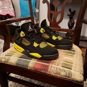 Sold....Jordan 4 Thunder size 14